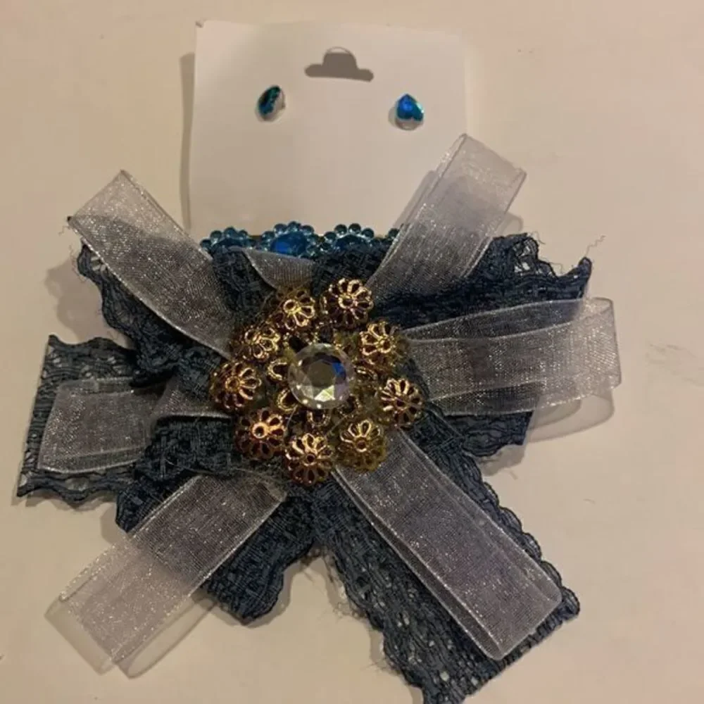 4/$12,NEW, sage green three piece hair set with matching heart shaped earrings.